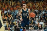靠俩外援撑着！奎因&麦考尔半场合计19中10砍下27分